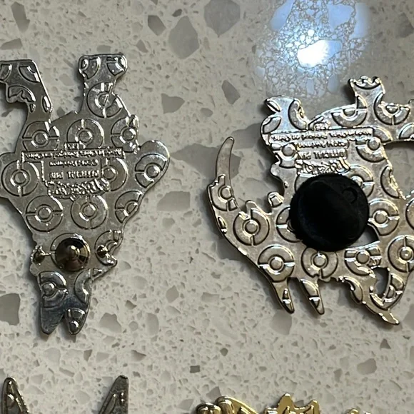 Charizard Official Pokemon Collectible Pin lot - Picture 5 of 7